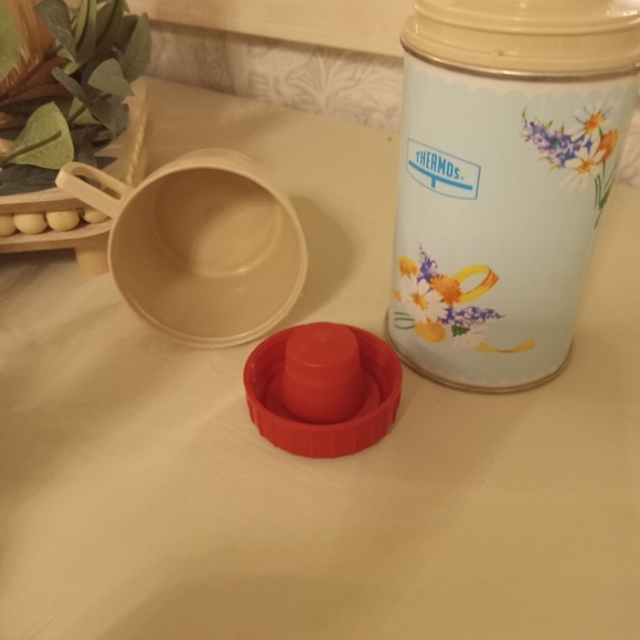 Vintage Metal Floral THERMOS - Picture 4 of 5